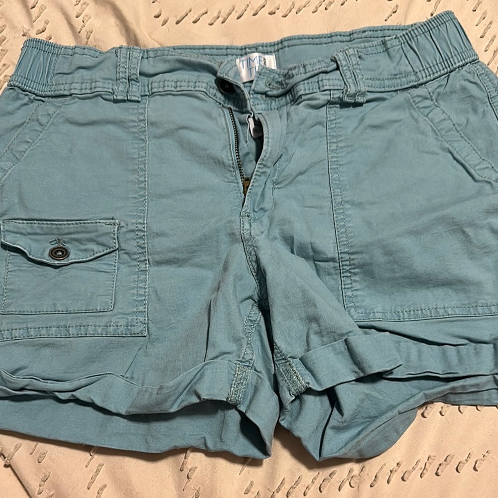 Time and Tru Women's Cargo Shorts in Blue
